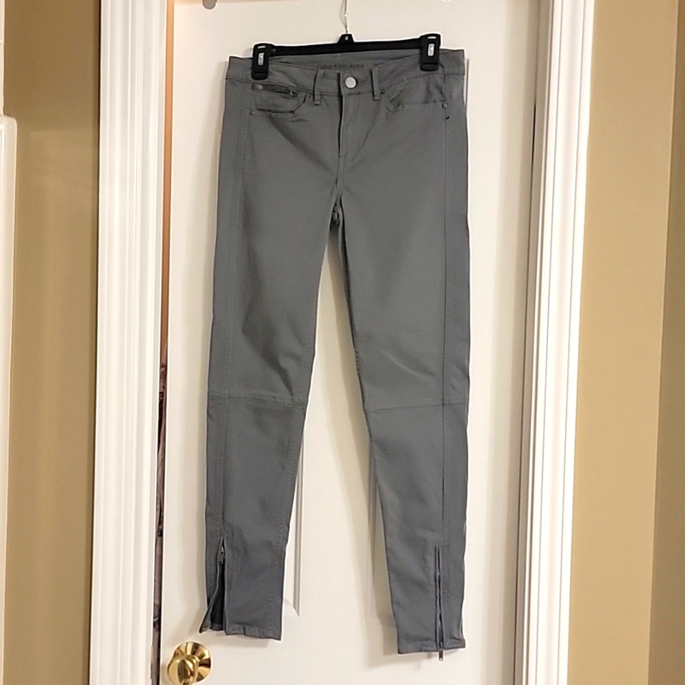 Calvin Klein Jeggins. Gray. Size W28 L30